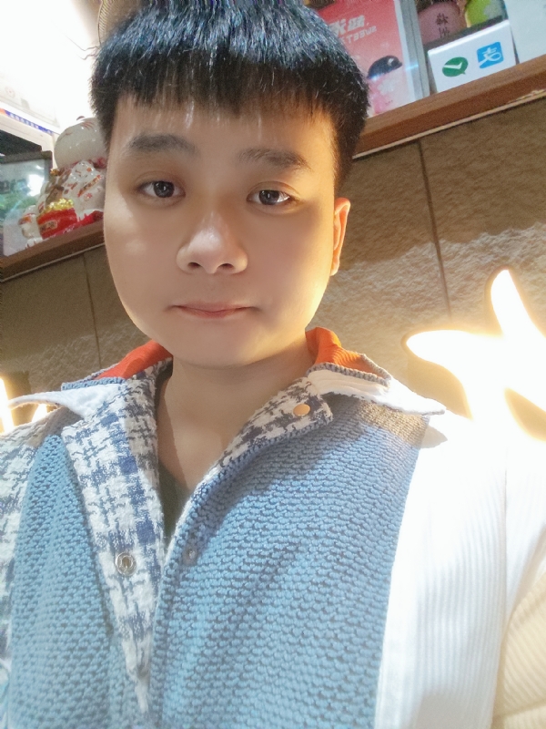 侯侯的第一张照片--梅州闪婚服务中心